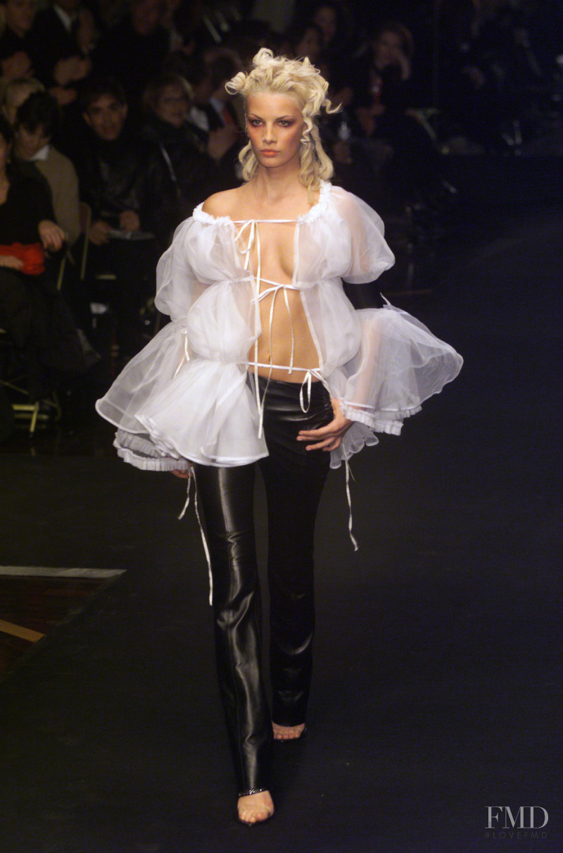 Gianfranco Ferré fashion show for Autumn/Winter 2001