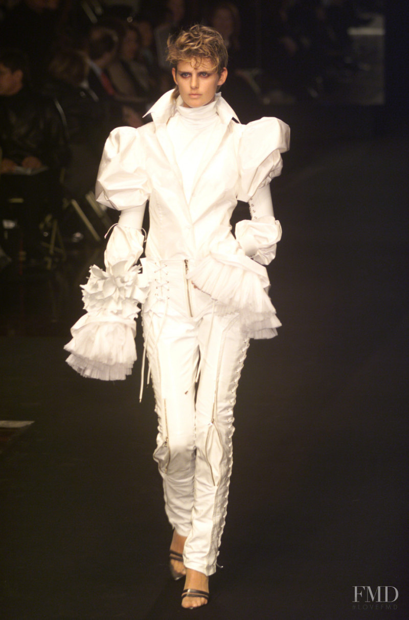 Gianfranco Ferré fashion show for Autumn/Winter 2001