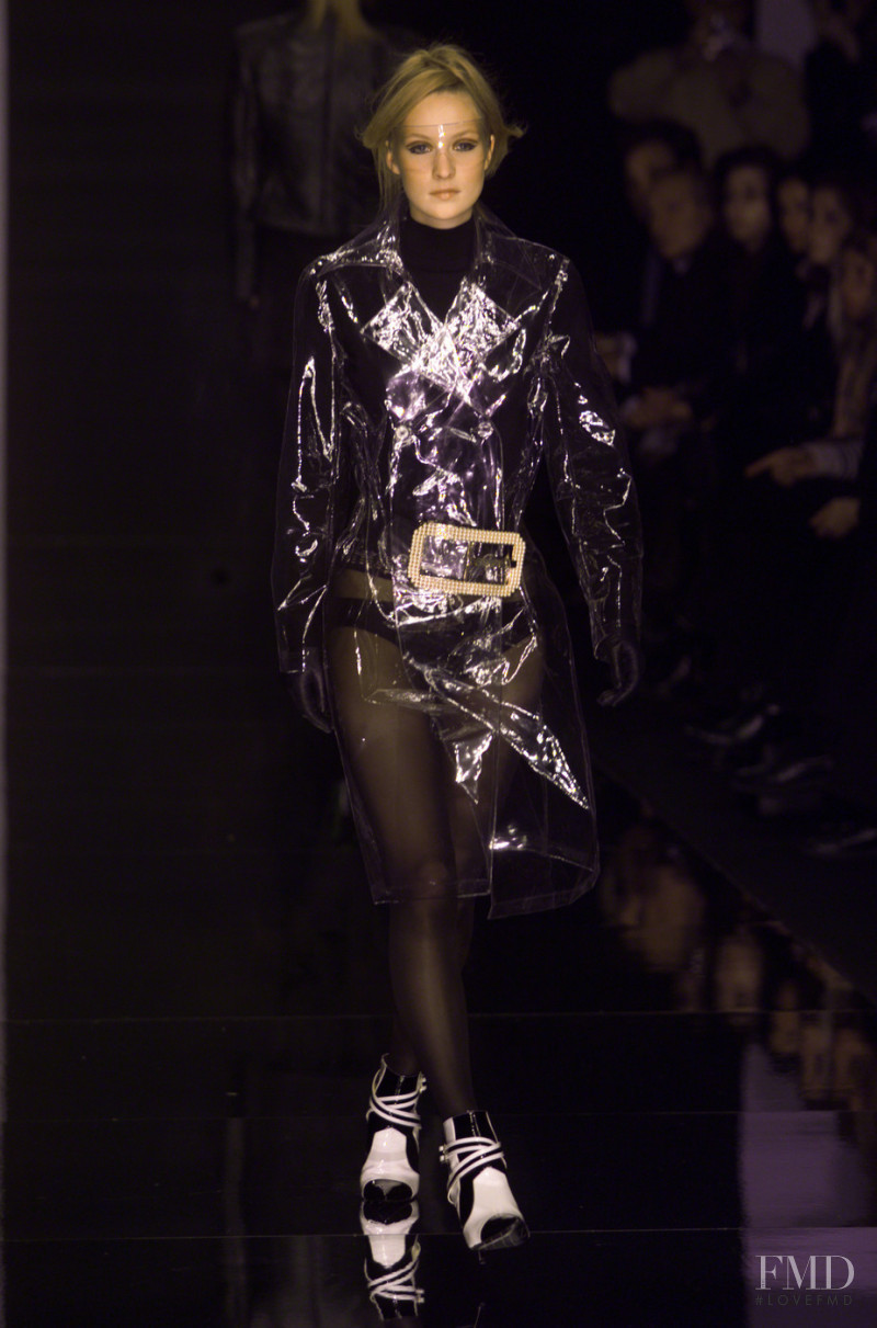 Guerriero fashion show for Autumn/Winter 2001