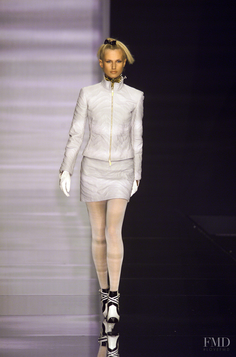 Guerriero fashion show for Autumn/Winter 2001