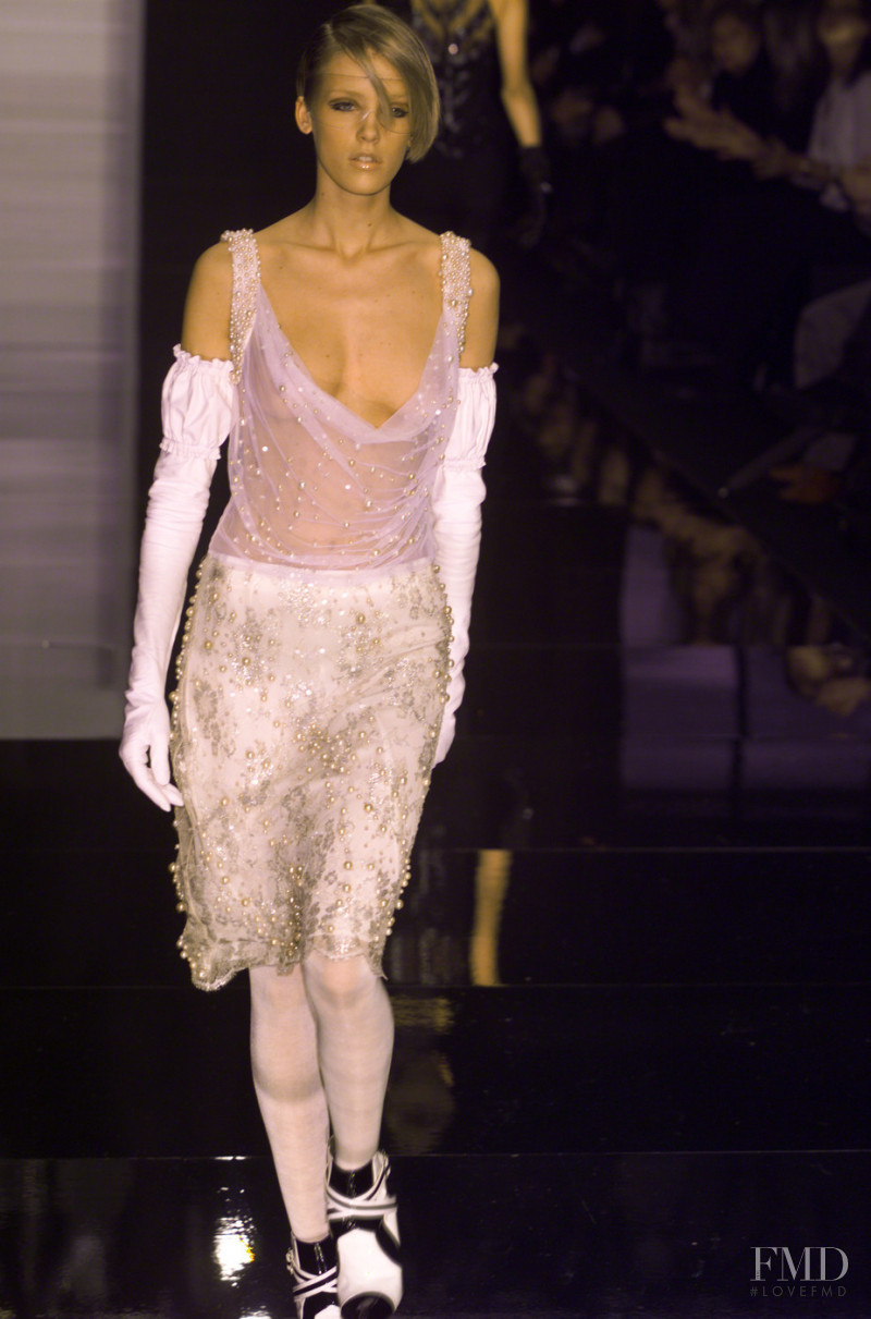 Guerriero fashion show for Autumn/Winter 2001