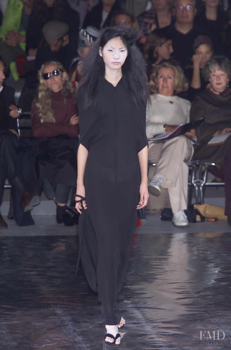 Yohji Yamamoto fashion show for Spring/Summer 2001