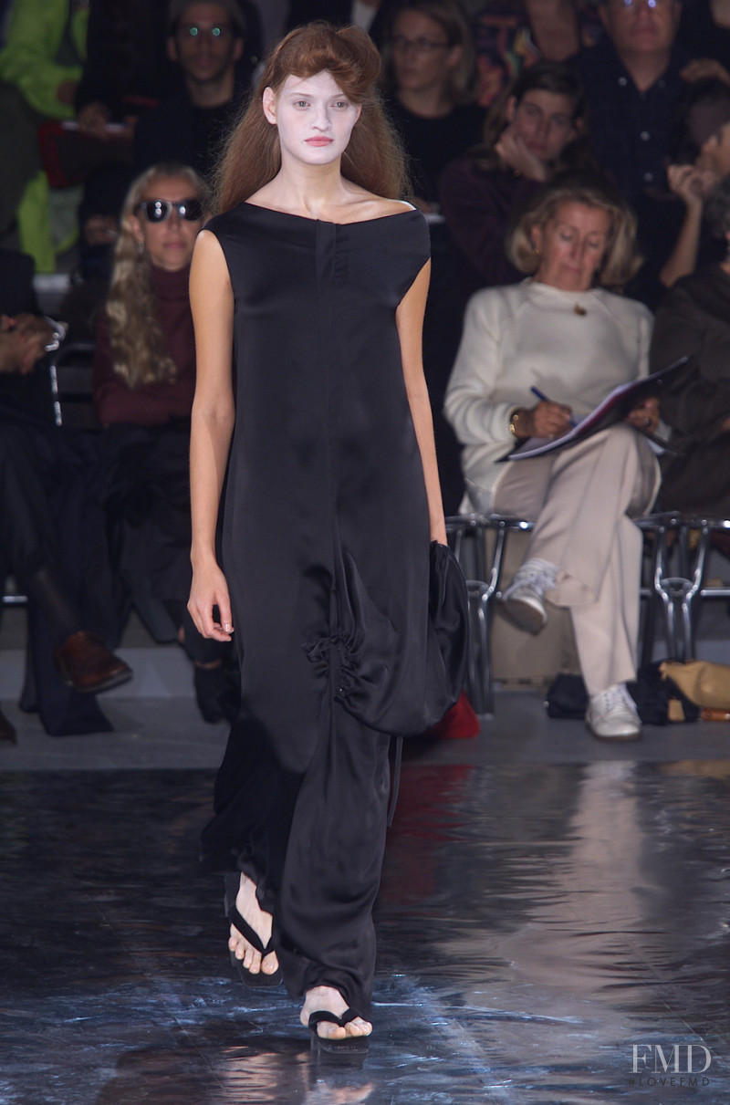 Yohji Yamamoto fashion show for Spring/Summer 2001