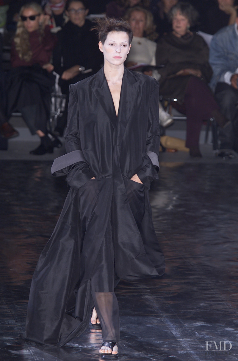 Yohji Yamamoto fashion show for Spring/Summer 2001