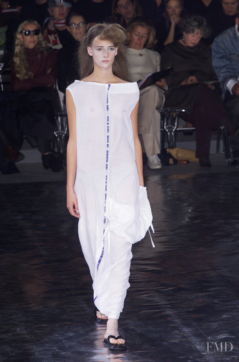 Yohji Yamamoto fashion show for Spring/Summer 2001