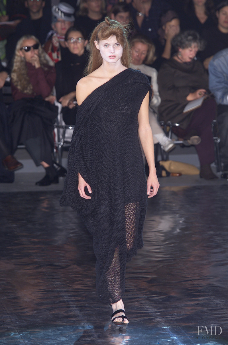 Yohji Yamamoto fashion show for Spring/Summer 2001