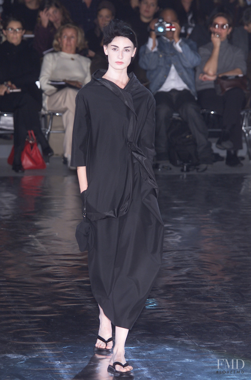 Yohji Yamamoto fashion show for Spring/Summer 2001