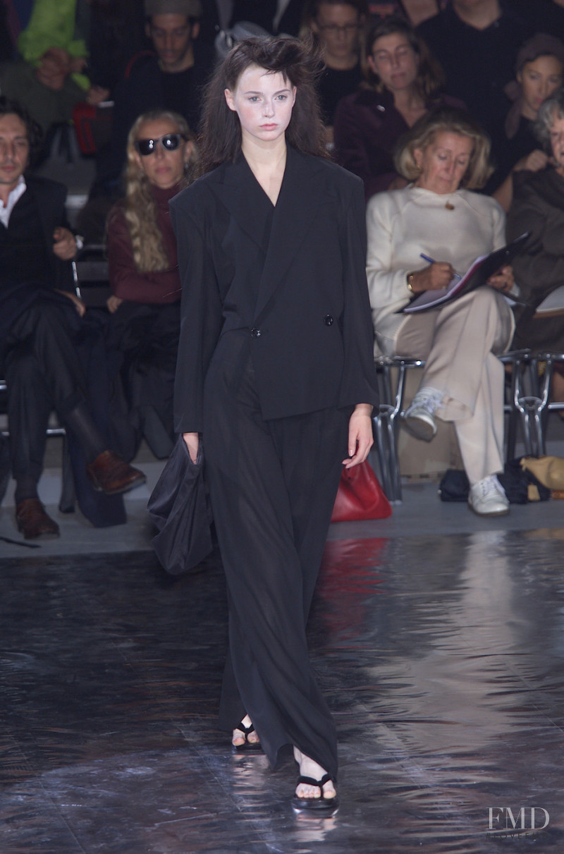 Yohji Yamamoto fashion show for Spring/Summer 2001