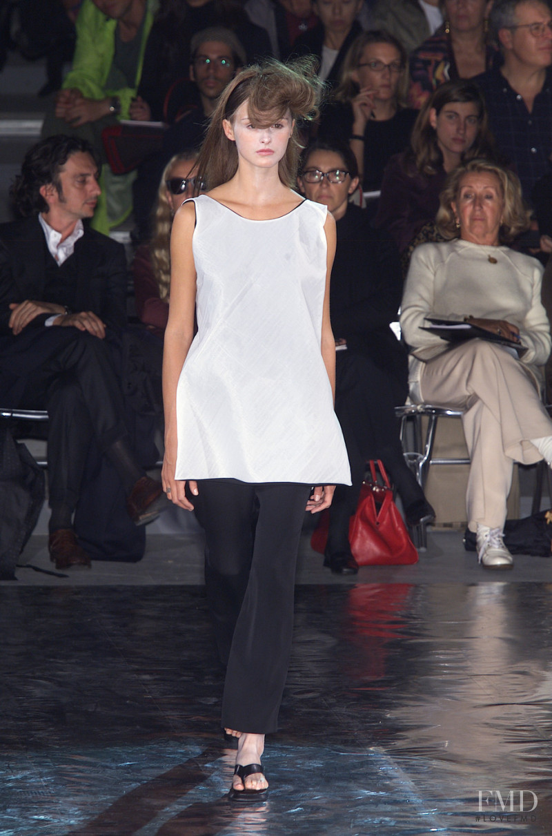 Yohji Yamamoto fashion show for Spring/Summer 2001