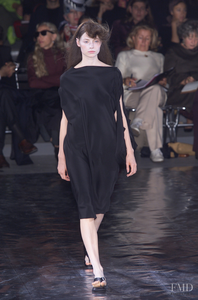 Yohji Yamamoto fashion show for Spring/Summer 2001