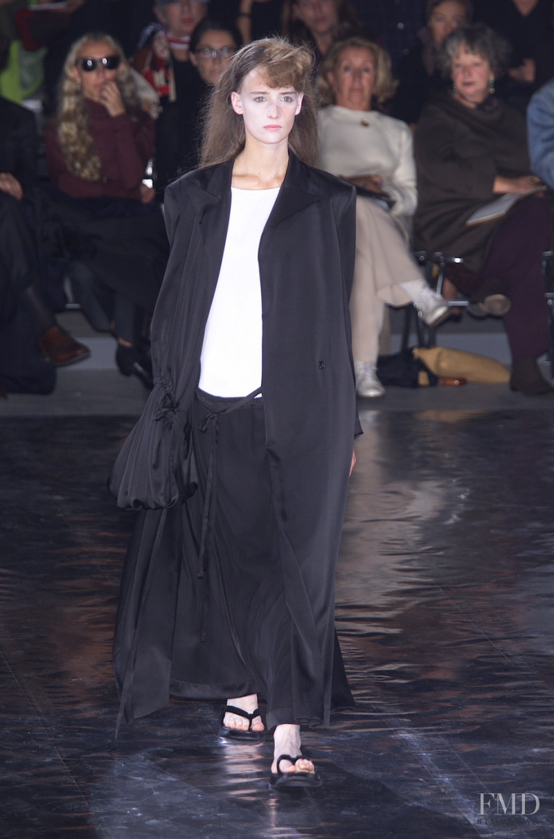 Yohji Yamamoto fashion show for Spring/Summer 2001