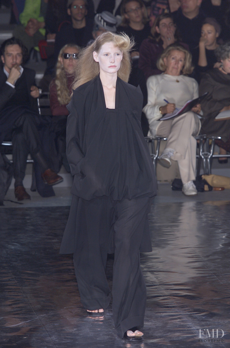 Yohji Yamamoto fashion show for Spring/Summer 2001