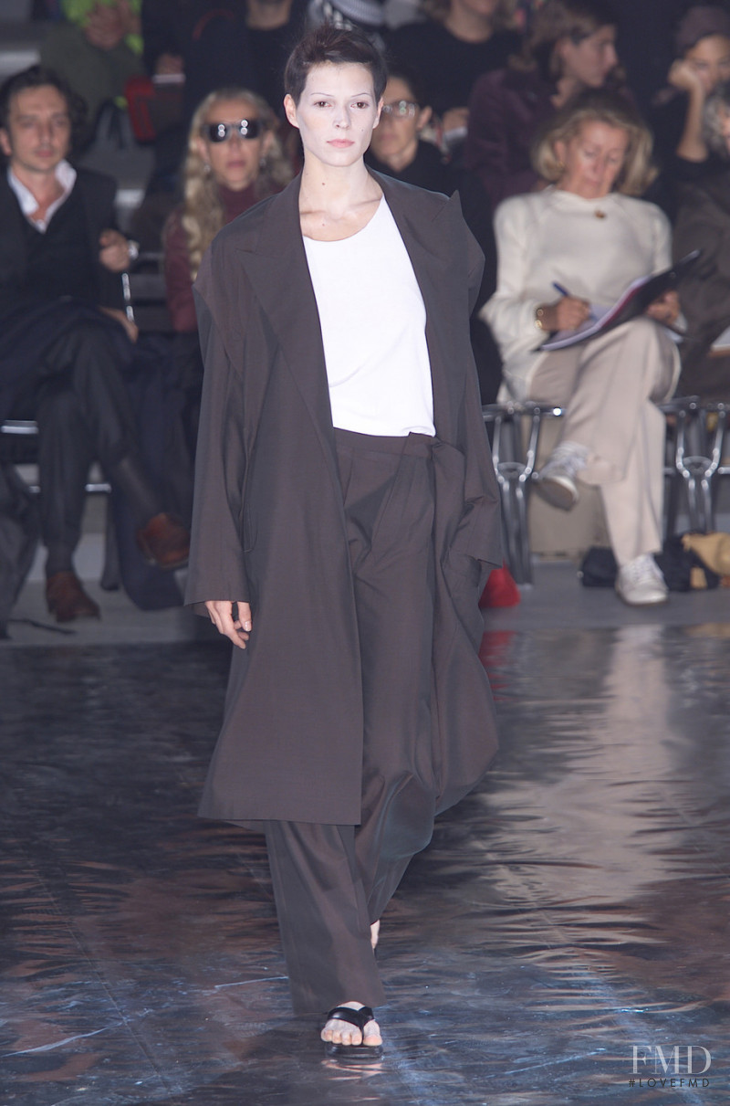 Yohji Yamamoto fashion show for Spring/Summer 2001