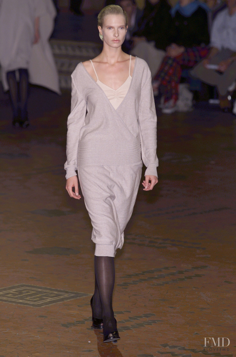 Veronique Branquinho fashion show for Spring/Summer 2001