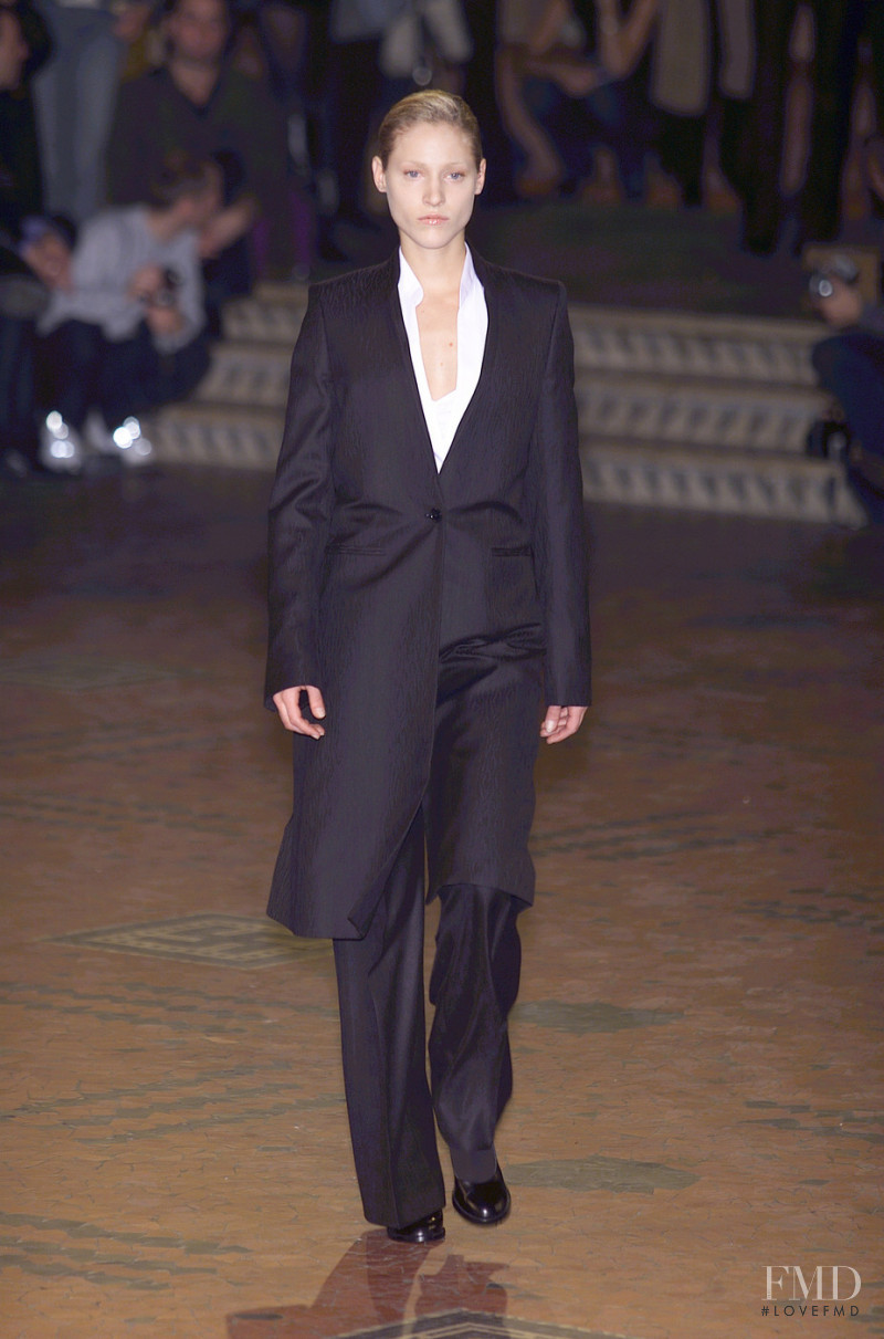 Veronique Branquinho fashion show for Spring/Summer 2001