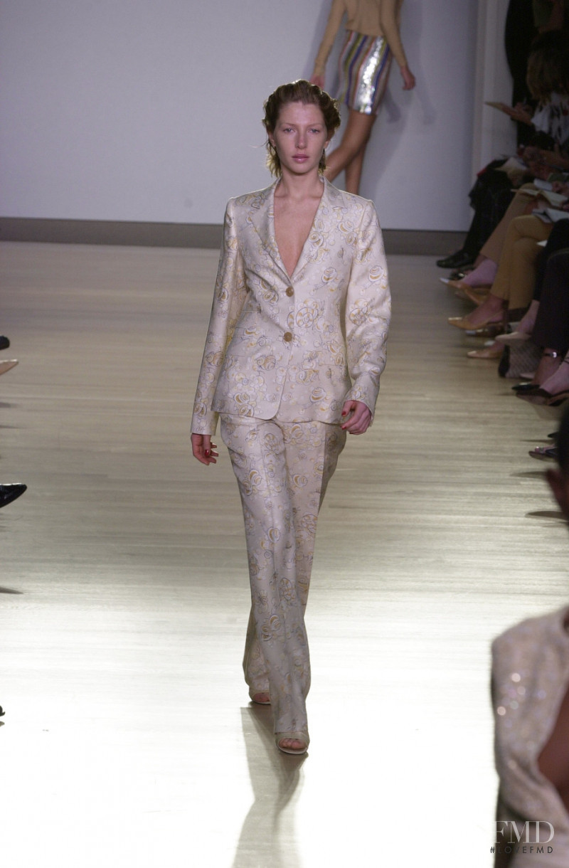 Tuleh fashion show for Spring/Summer 2001