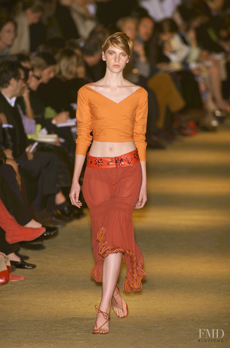 Romeo Gigli fashion show for Spring/Summer 2001