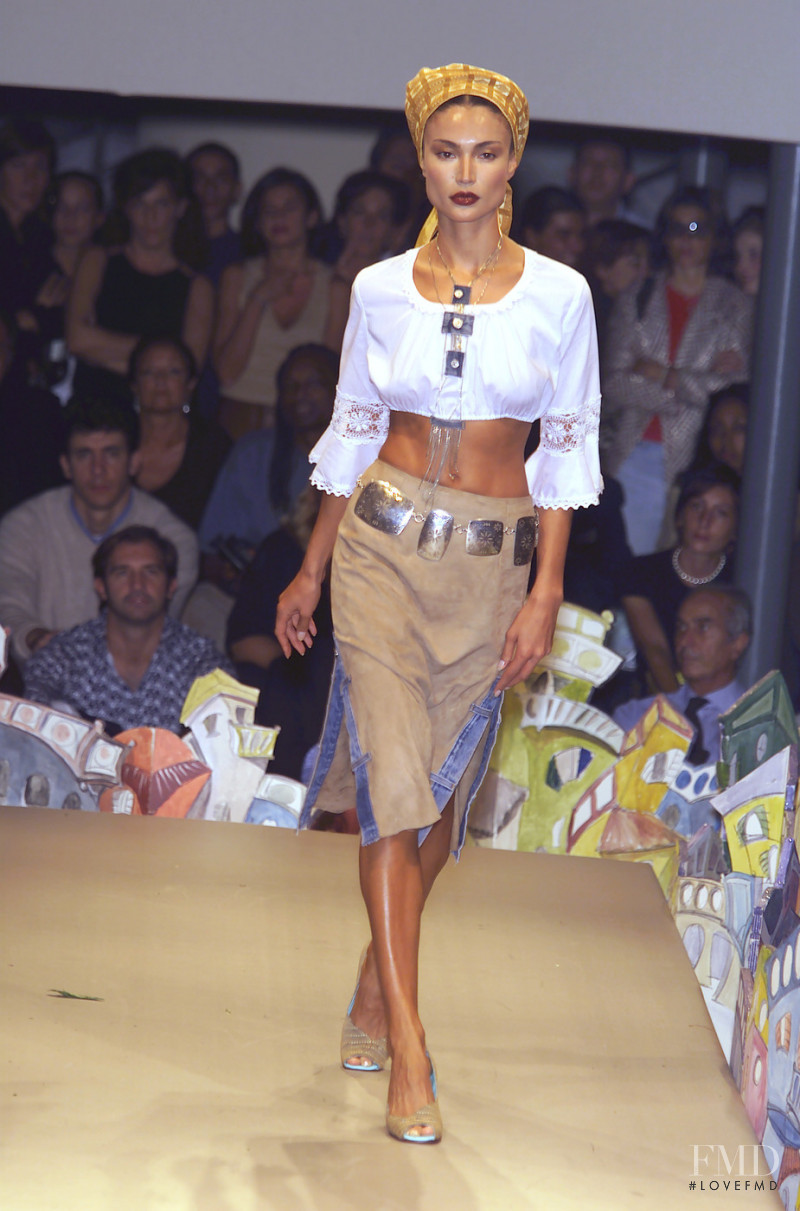 Patty Paillette by Patrizia Shelabarger fashion show for Spring/Summer 2001