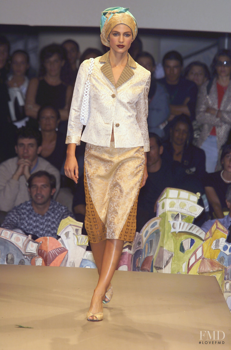 Patty Paillette by Patrizia Shelabarger fashion show for Spring/Summer 2001