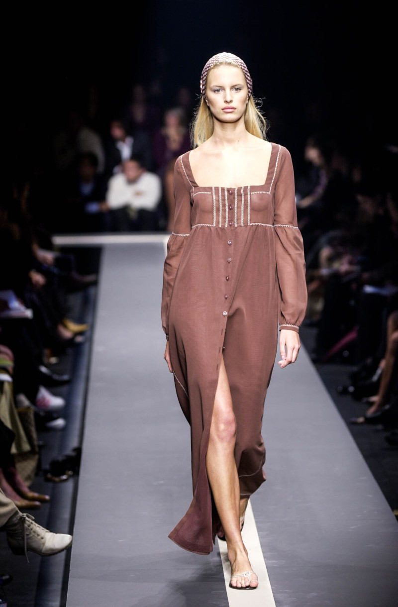 Karolina Kurkova featured in  the Philosophy di Lorenzo Serafini fashion show for Spring/Summer 2001
