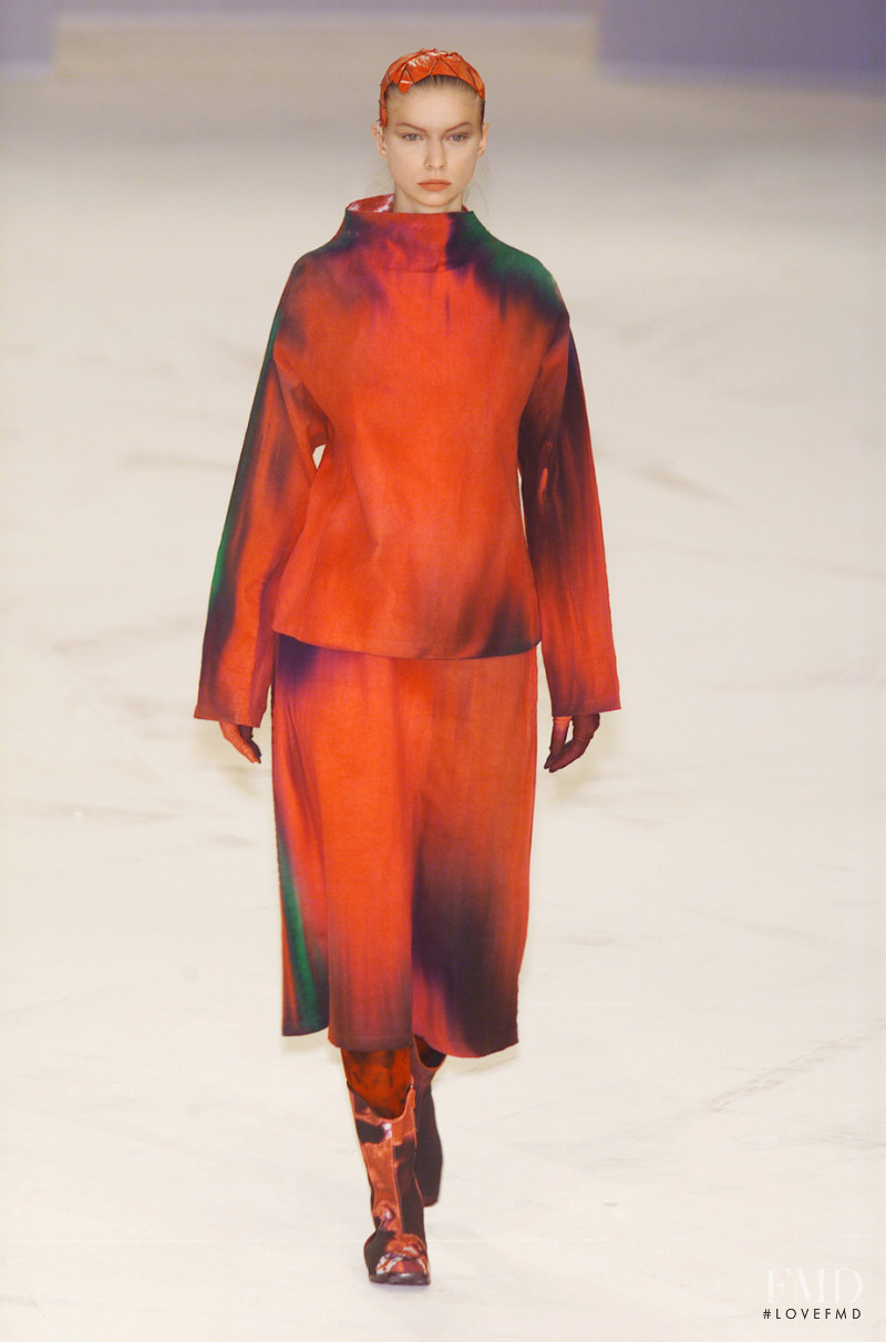 Issey Miyake fashion show for Autumn/Winter 2001