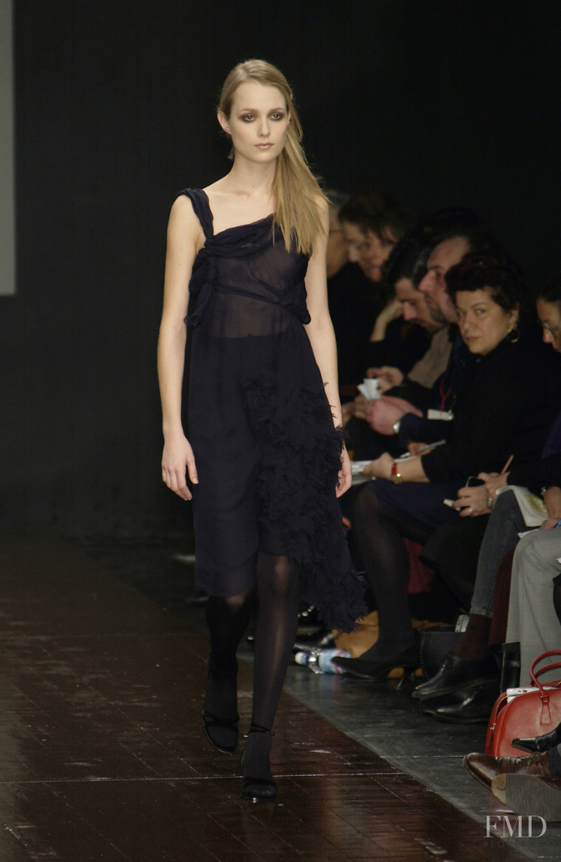 Alberta Ferretti fashion show for Autumn/Winter 2002