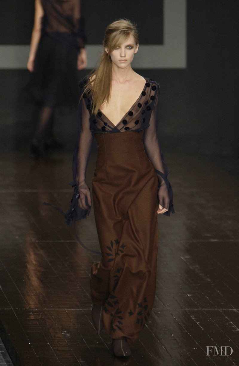 Alberta Ferretti fashion show for Autumn/Winter 2002