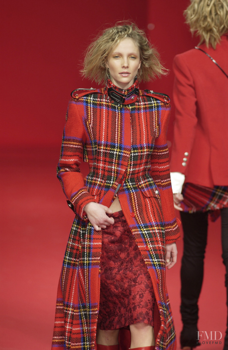 1A Classe Alviero Martini fashion show for Autumn/Winter 2002