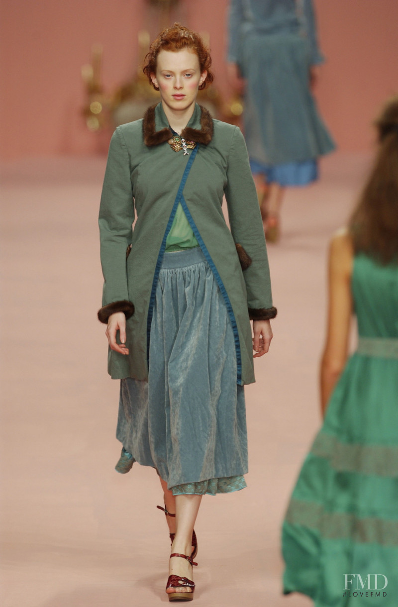 Karen Elson featured in  the Anna Molinari fashion show for Autumn/Winter 2002