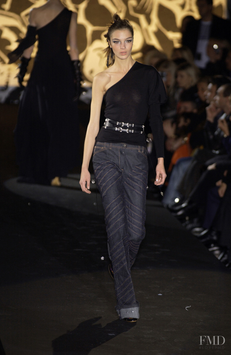 Antonio Berardi fashion show for Autumn/Winter 2002