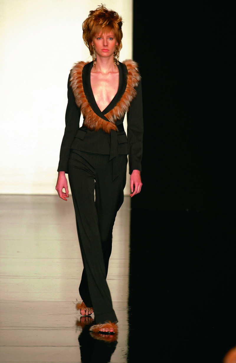 Clips fashion show for Autumn/Winter 2002