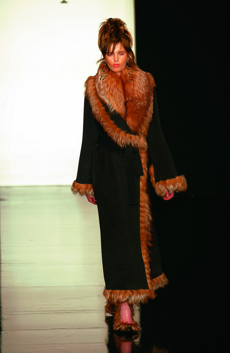 Clips fashion show for Autumn/Winter 2002