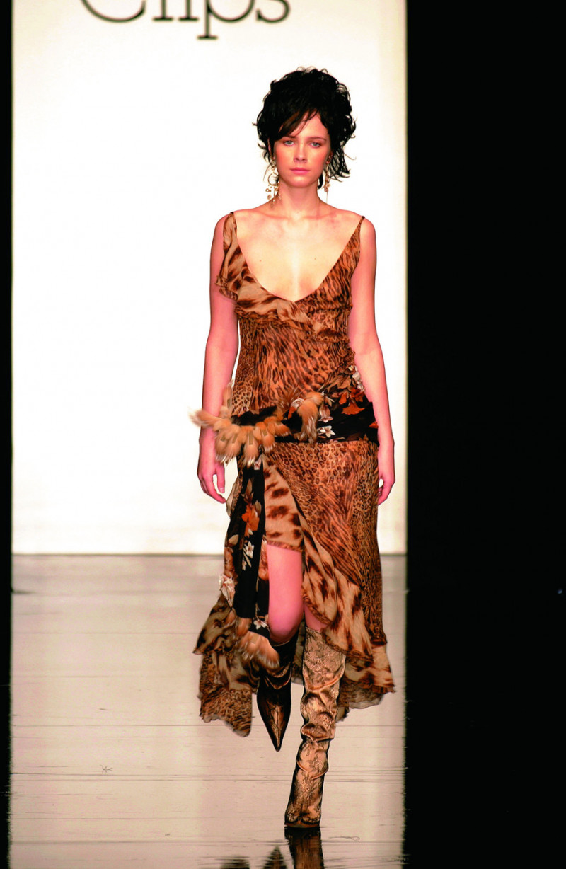 Clips fashion show for Autumn/Winter 2002