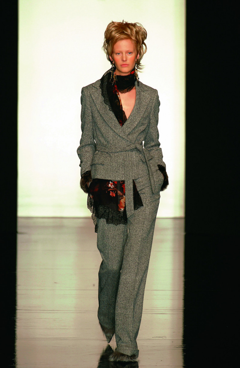 Clips fashion show for Autumn/Winter 2002