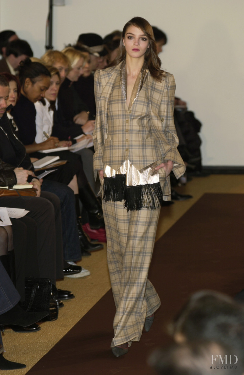Carolina Herrera fashion show for Autumn/Winter 2002