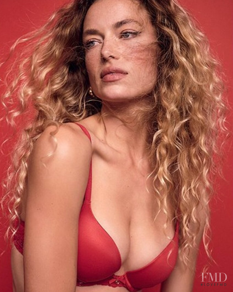 Hannah Ferguson featured in  the Victoria\'s Secret catalogue for Autumn/Winter 2021