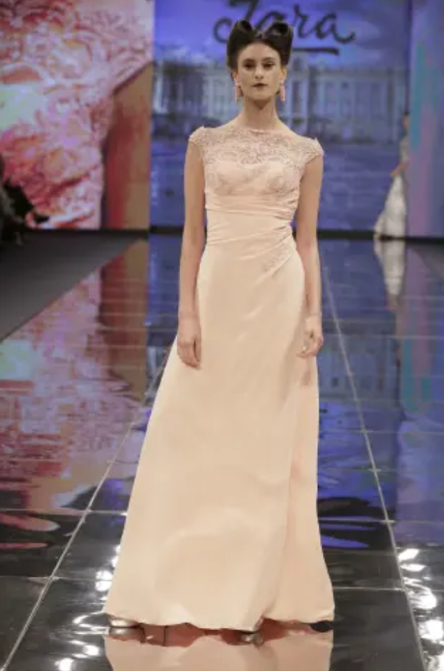 Cecile Canepa featured in  the Iara Alta Costura fashion show for Autumn/Winter 2016