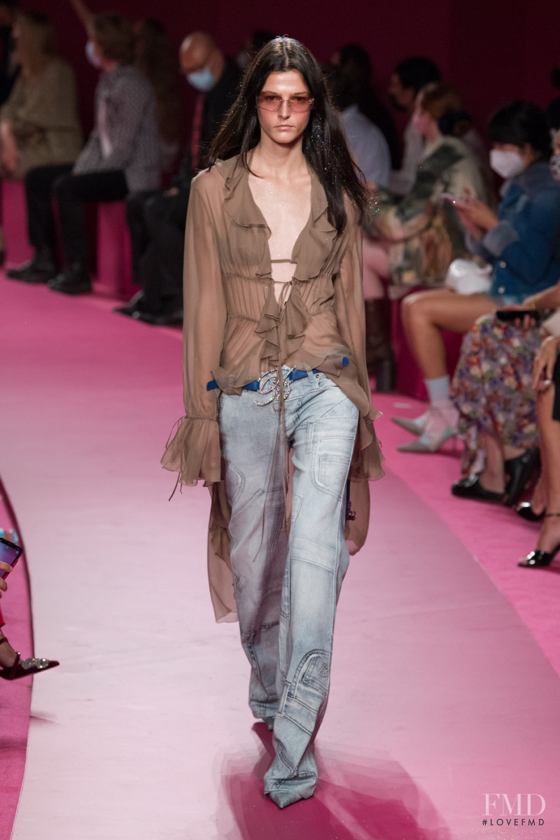 Effie Steinberg featured in  the Blumarine fashion show for Spring/Summer 2022