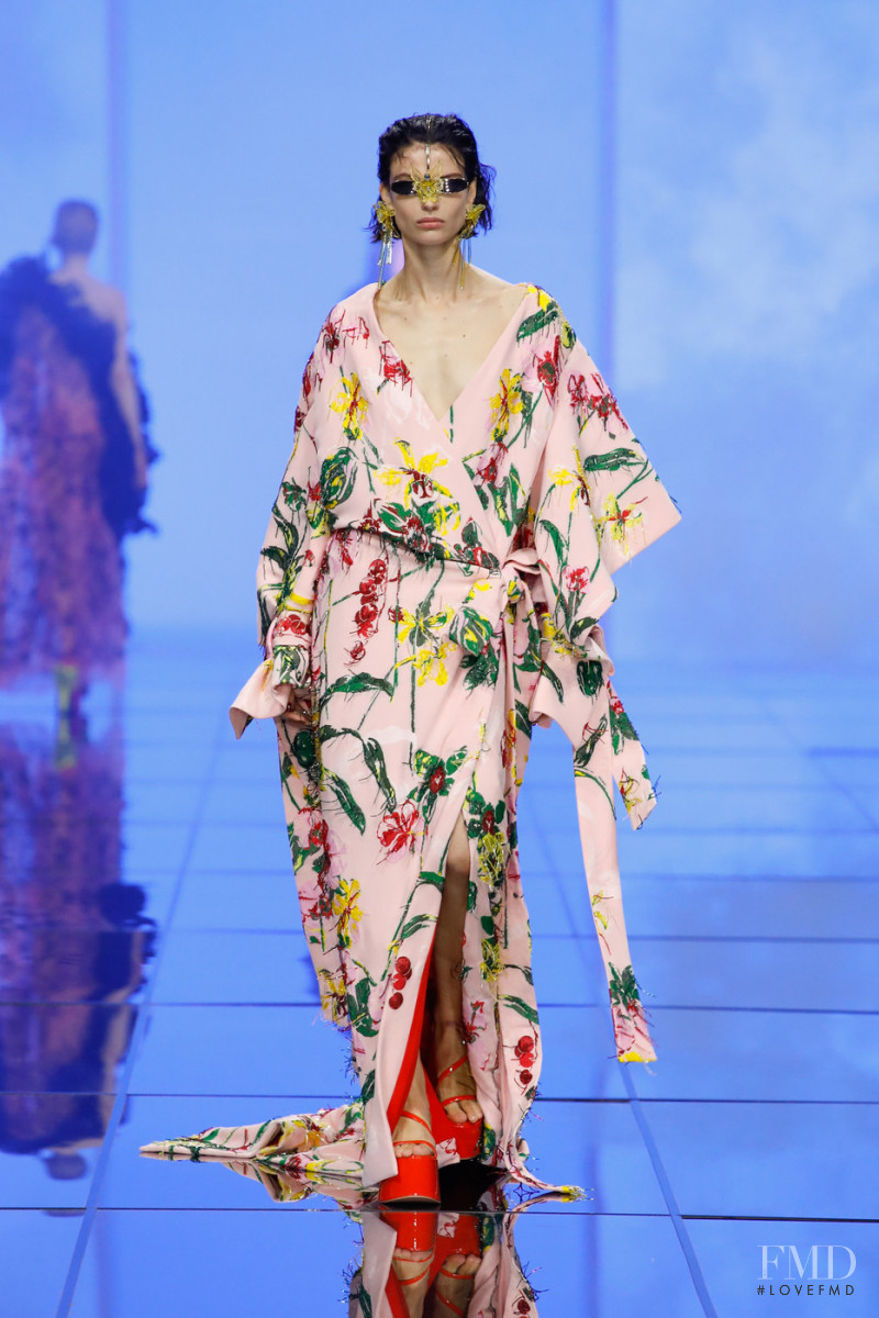 Mila van Eeten featured in  the Del Core fashion show for Spring/Summer 2022
