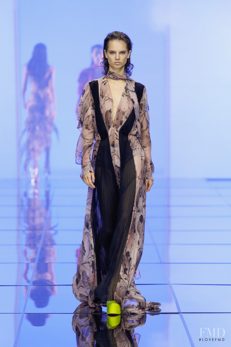 Giselle Norman featured in  the Del Core fashion show for Spring/Summer 2022