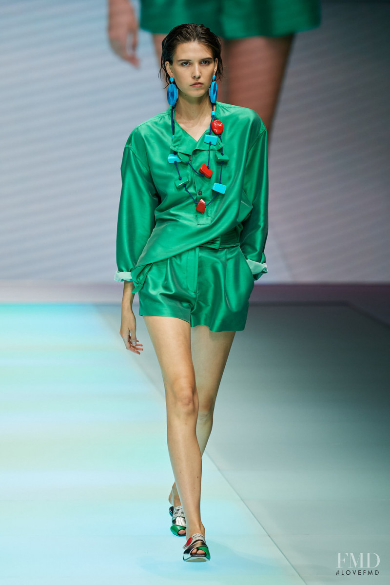 Sara Soric featured in  the Emporio Armani fashion show for Spring/Summer 2022