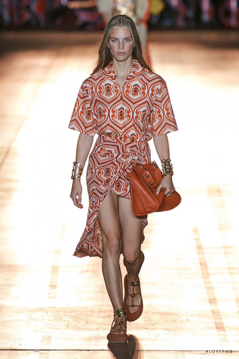 Rebecca Leigh Longendyke featured in  the Etro fashion show for Spring/Summer 2022