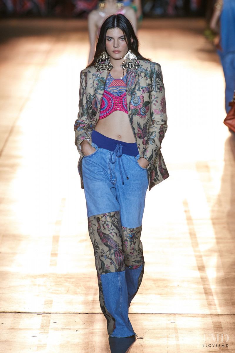 Lola Nicon featured in  the Etro fashion show for Spring/Summer 2022