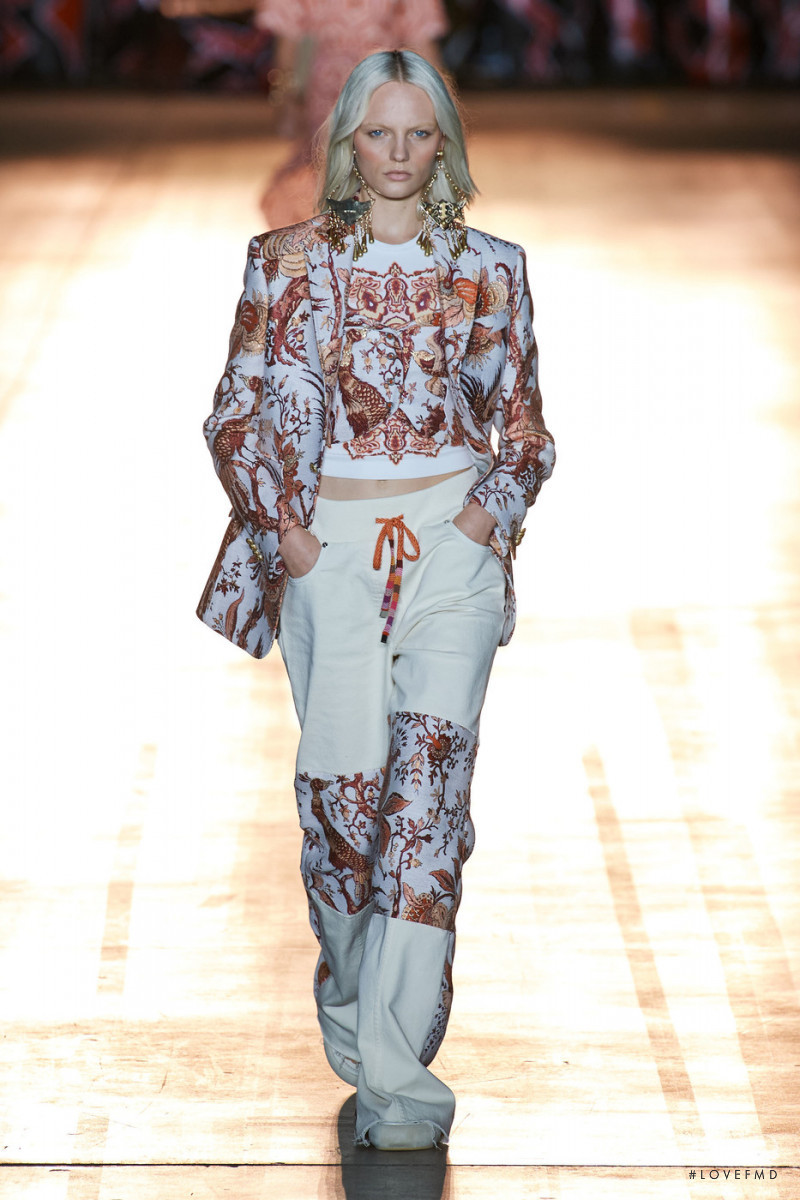 Fran Summers featured in  the Etro fashion show for Spring/Summer 2022