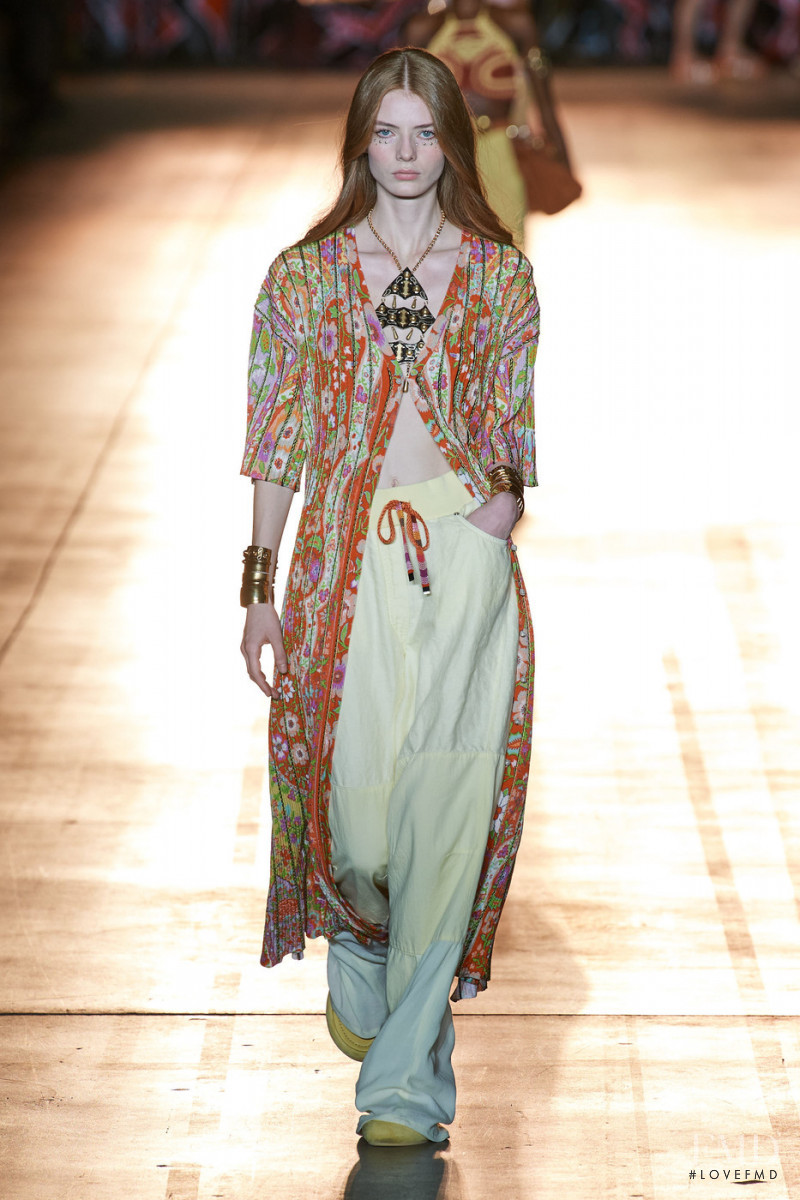 Alyda Grace Carder featured in  the Etro fashion show for Spring/Summer 2022