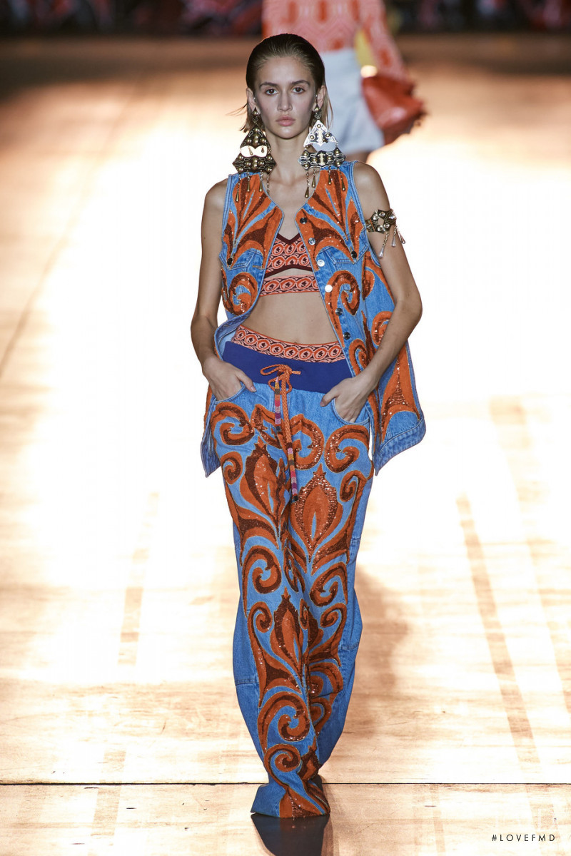 Quinn Elin Mora featured in  the Etro fashion show for Spring/Summer 2022