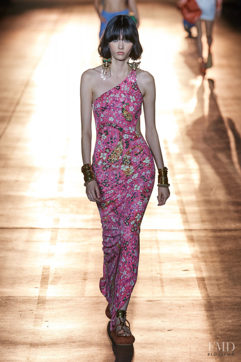 Sofia Steinberg featured in  the Etro fashion show for Spring/Summer 2022