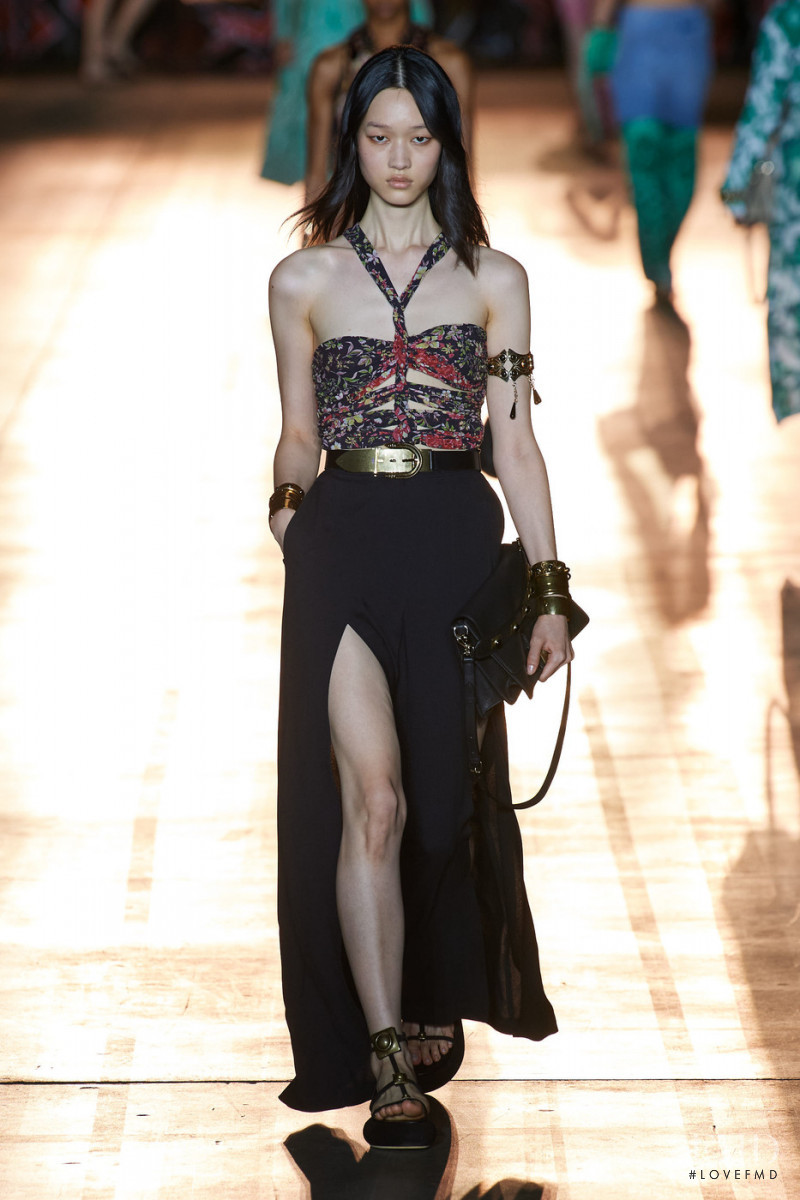 Chloe Oh featured in  the Etro fashion show for Spring/Summer 2022