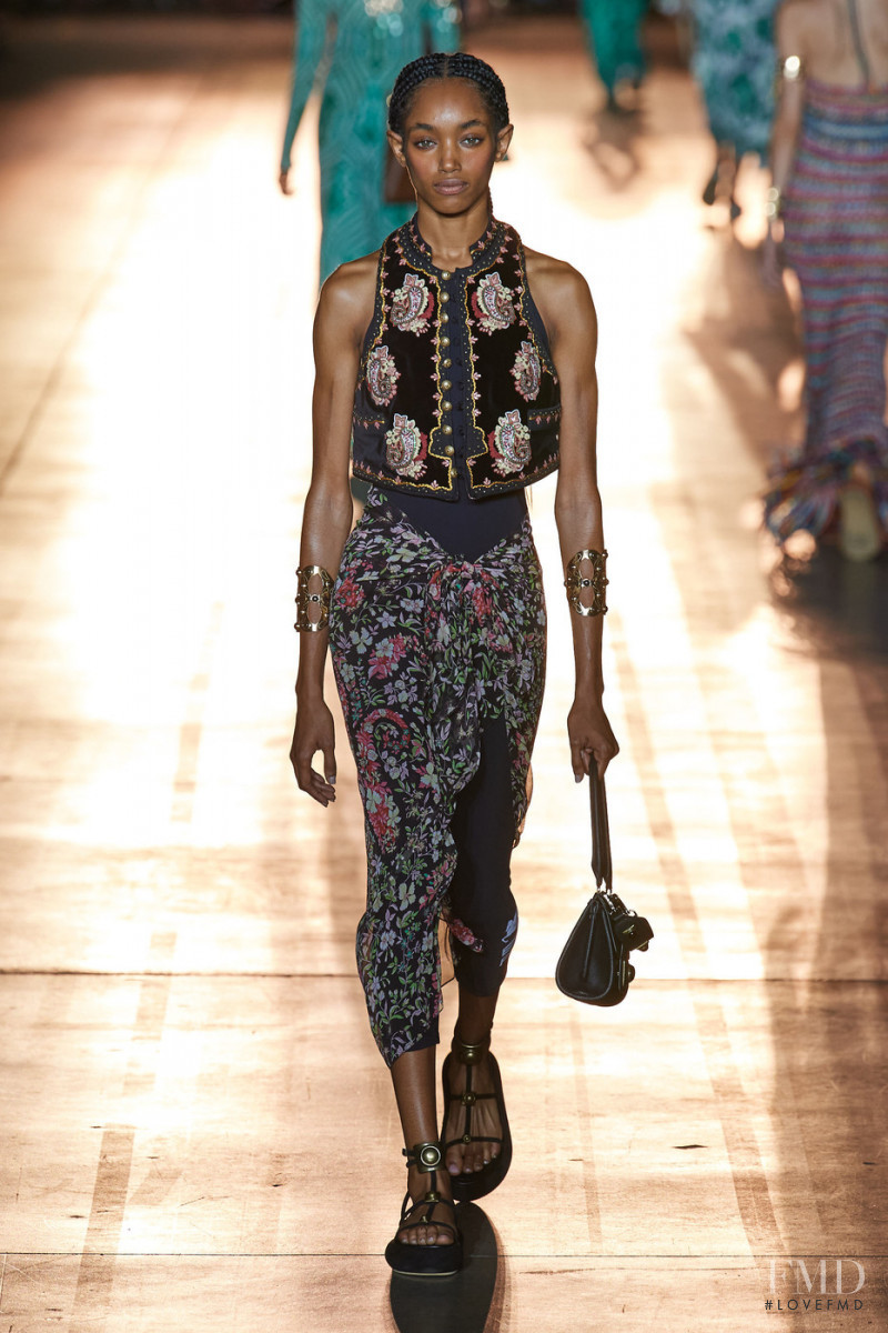 Majesty Amare featured in  the Etro fashion show for Spring/Summer 2022