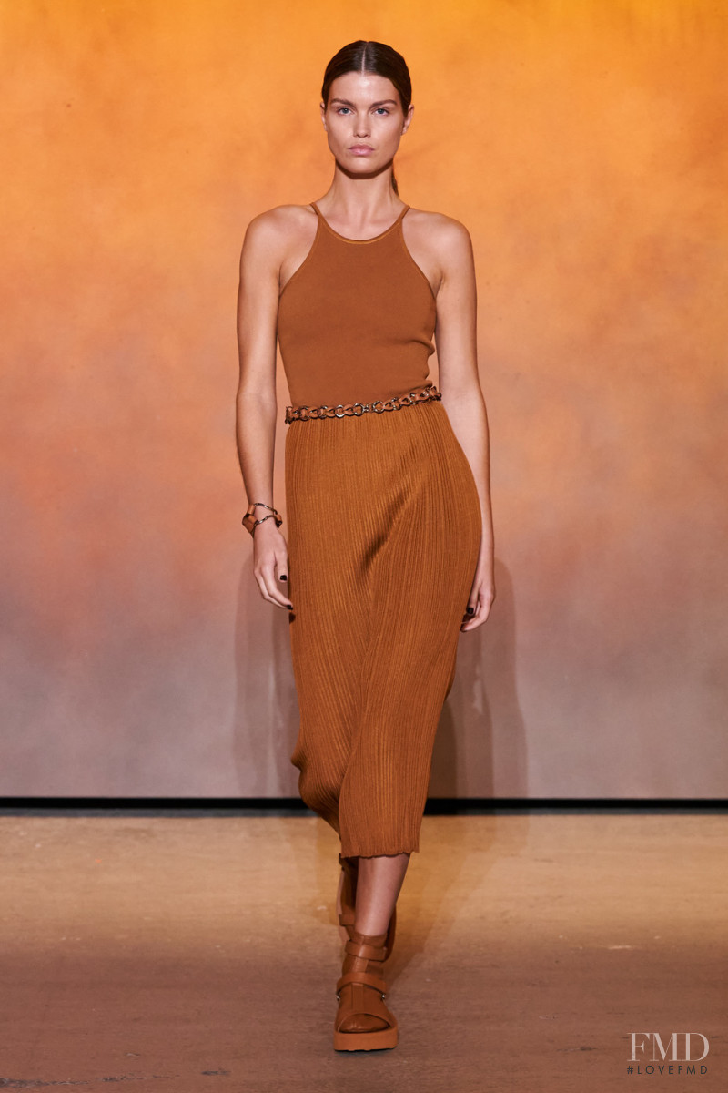 Luna Bijl featured in  the Hermès fashion show for Spring/Summer 2022